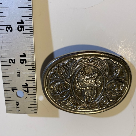 Avon vintage 80’s silver tone cowboy belt buckle GUC, unisex, 3”x 2 1/2”, nice - Picture 4 of 4